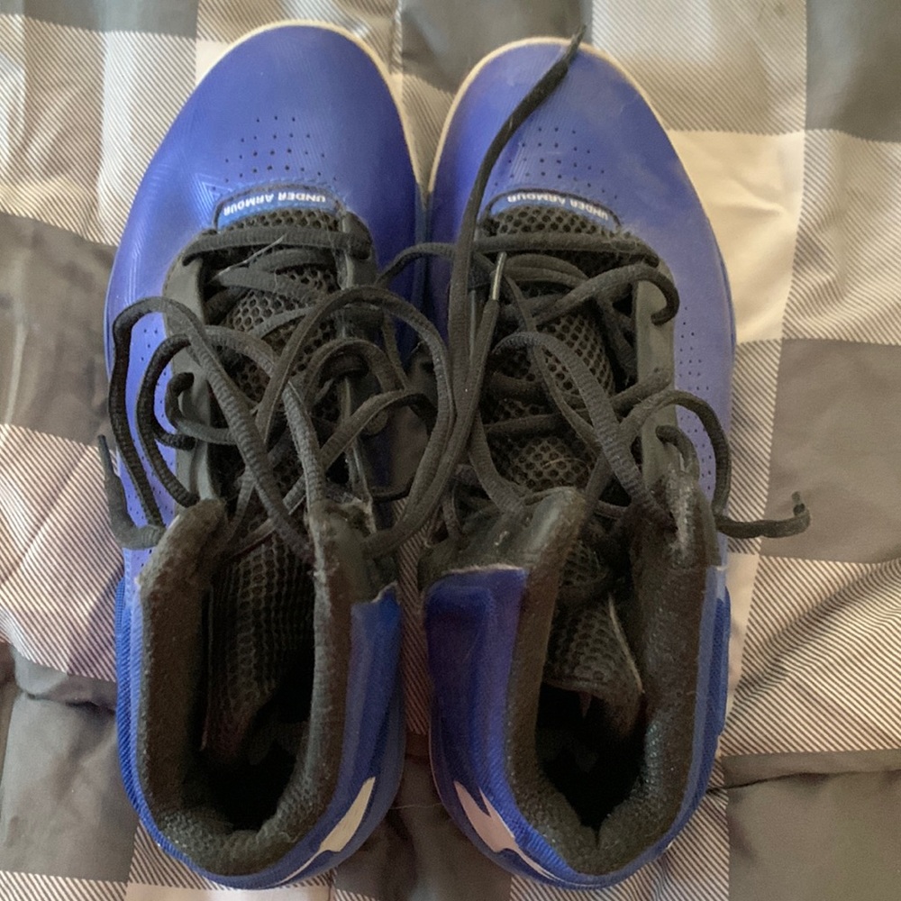 Under Armour basketball shoes, size 8.5
